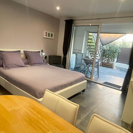 Plage A 400 M Studio Tout Confort Terrasse Clim Parking Єр Екстер'єр фото