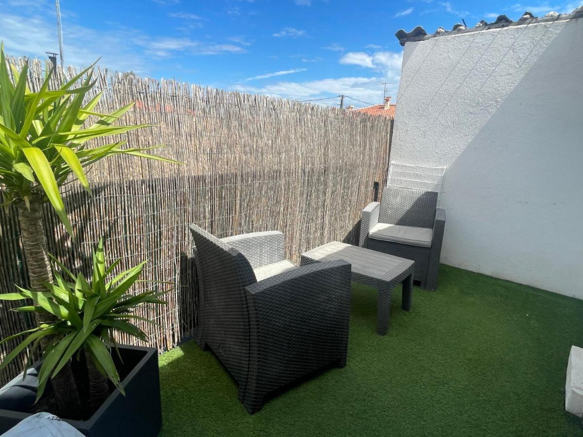 Plage A 400 M Studio Tout Confort Terrasse Clim Parking Єр Екстер'єр фото