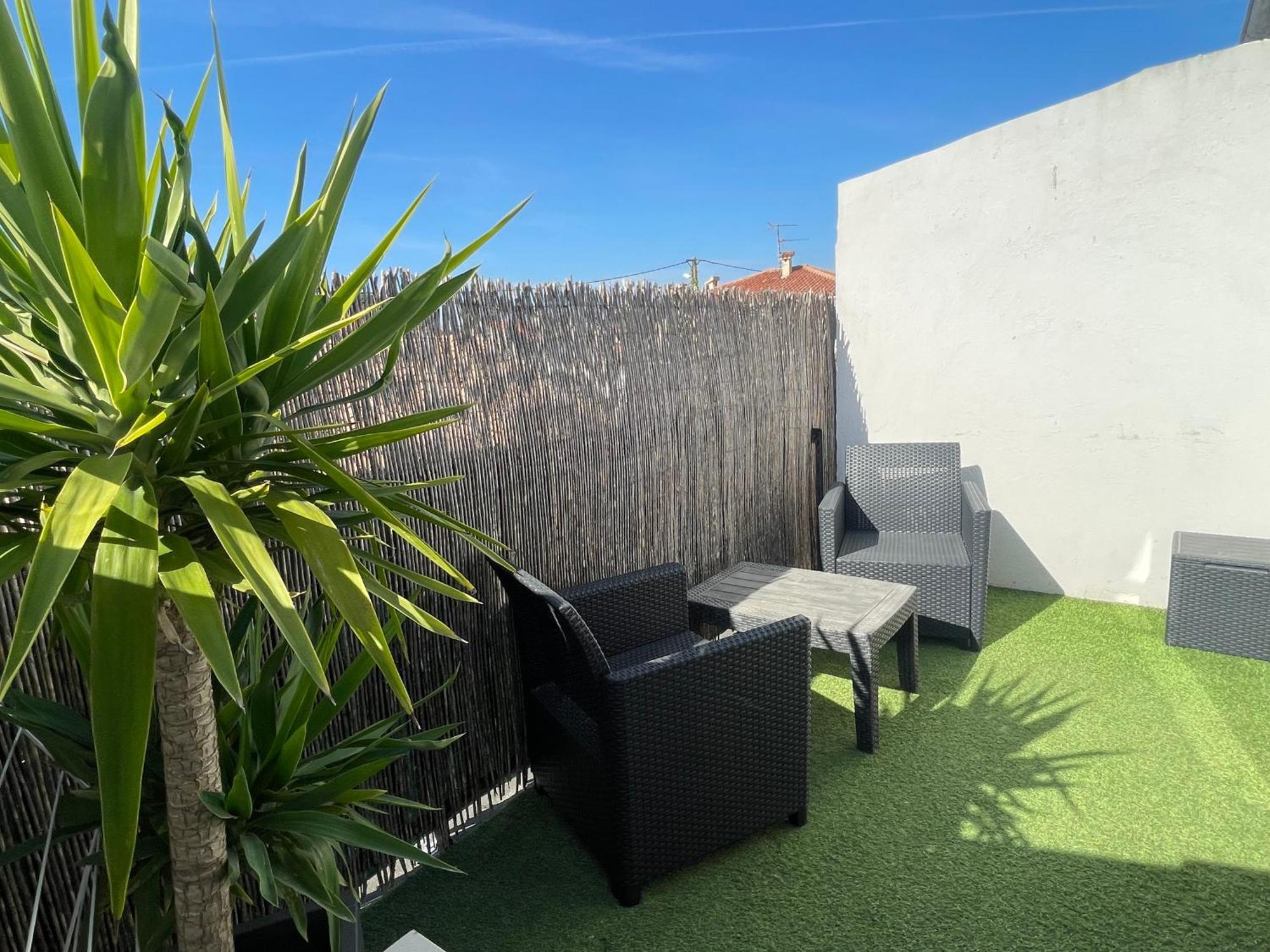 Plage A 400 M Studio Tout Confort Terrasse Clim Parking Єр Екстер'єр фото