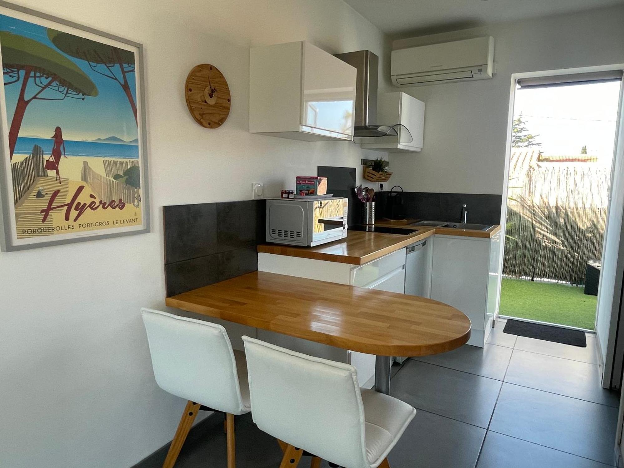 Plage A 400 M Studio Tout Confort Terrasse Clim Parking Єр Екстер'єр фото