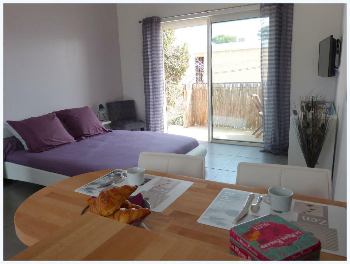Plage A 400 M Studio Tout Confort Terrasse Clim Parking Єр Екстер'єр фото